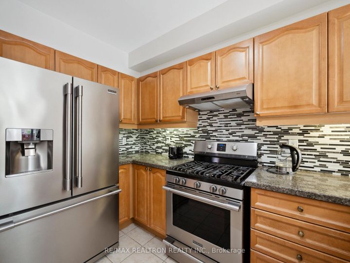 Photo 9 at 62 Macedonia Court, Summerhill Estates, Newmarket