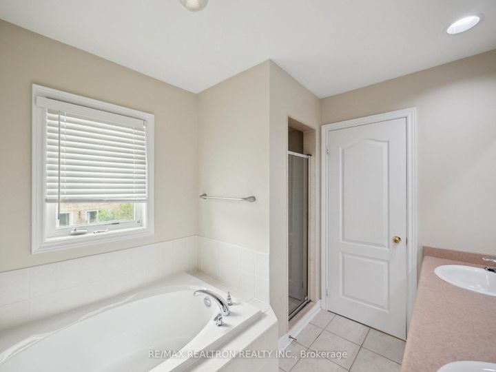 Photo 18 at 62 Macedonia Court, Summerhill Estates, Newmarket