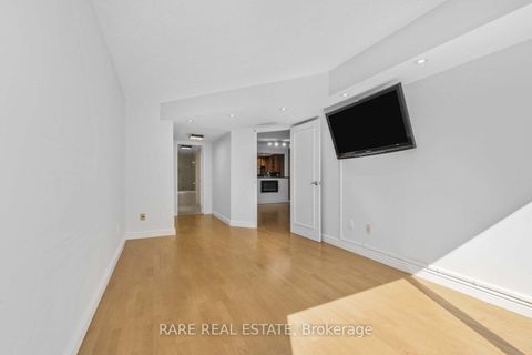 Photo 15 at 310 - 1001 Bay Street, Bay Street Corridor, Toronto