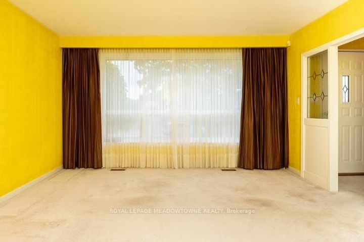 Photo 5 at 99 Silverstone Drive, Jamestown, Toronto