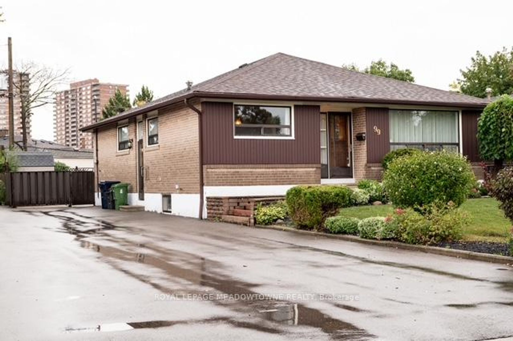 99 Silverstone Drive, Jamestown, Toronto 2