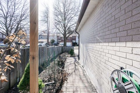 Photo 3 at 50 Parsell Square, Malvern, Toronto