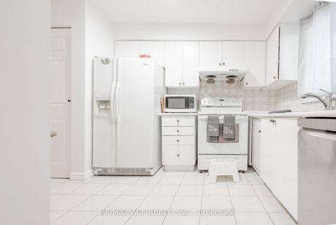 Photo 11 at 50 Parsell Square, Malvern, Toronto
