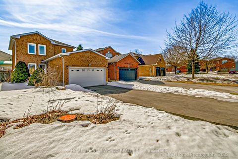 Photo 24 at 350 Pickering Crescent, College Manor, Newmarket