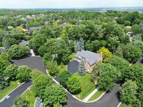 Photo 1 at 4 Lenarthur Court, Hills of St Andrew, Aurora