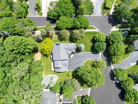 Photo 2 at 4 Lenarthur Court, Hills of St Andrew, Aurora