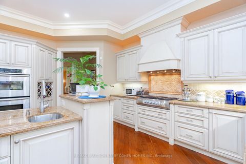 Photo 7 at 76 Thornridge Drive, Yorkhill, Vaughan