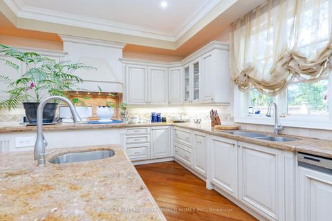 Photo 8 at 76 Thornridge Drive, Yorkhill, Vaughan