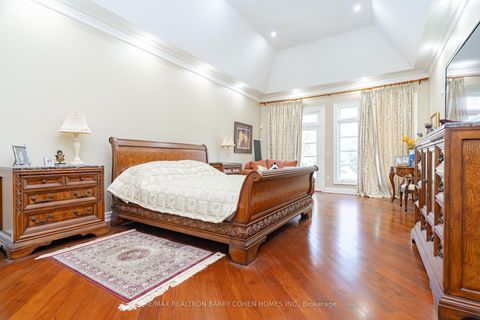Photo 9 at 76 Thornridge Drive, Yorkhill, Vaughan