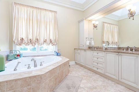 Photo 10 at 76 Thornridge Drive, Yorkhill, Vaughan
