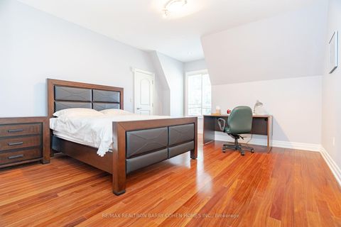 Photo 13 at 76 Thornridge Drive, Yorkhill, Vaughan
