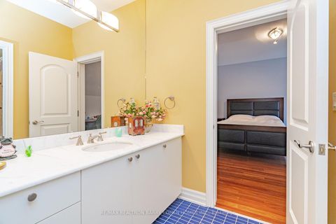 Photo 14 at 76 Thornridge Drive, Yorkhill, Vaughan
