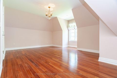 Photo 15 at 76 Thornridge Drive, Yorkhill, Vaughan