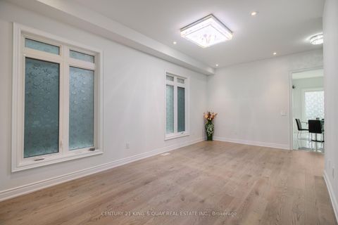 Photo 6 at 38 Tipp Drive, Rural Richmond Hill, Richmond Hill