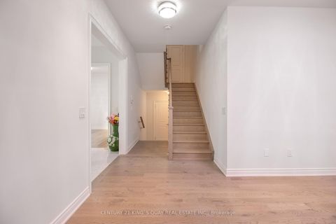 Photo 7 at 38 Tipp Drive, Rural Richmond Hill, Richmond Hill