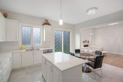 Photo 12 at 38 Tipp Drive, Rural Richmond Hill, Richmond Hill