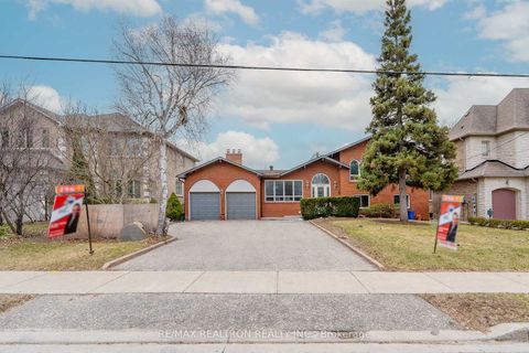Photo 1 at 209 Crestwood Road, Yorkhill, Vaughan