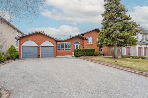 Photo 2 at 209 Crestwood Road, Yorkhill, Vaughan