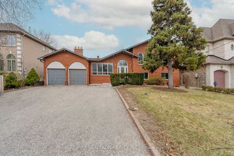 Photo 3 at 209 Crestwood Road, Yorkhill, Vaughan