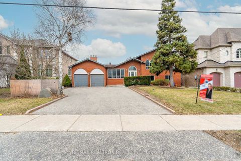 Photo 4 at 209 Crestwood Road, Yorkhill, Vaughan