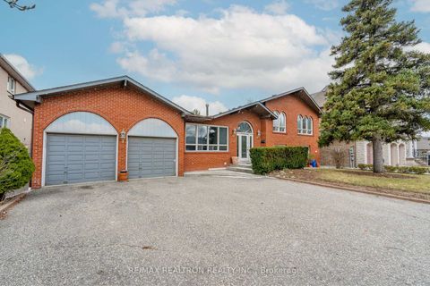 Photo 5 at 209 Crestwood Road, Yorkhill, Vaughan
