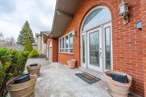 Photo 7 at 209 Crestwood Road, Yorkhill, Vaughan