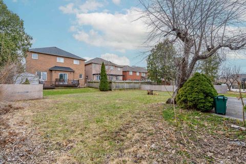 Photo 16 at 209 Crestwood Road, Yorkhill, Vaughan