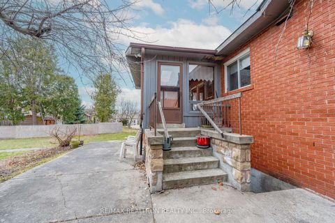 Photo 17 at 209 Crestwood Road, Yorkhill, Vaughan