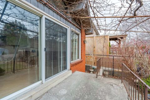 Photo 19 at 209 Crestwood Road, Yorkhill, Vaughan