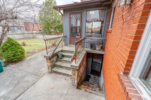 Photo 20 at 209 Crestwood Road, Yorkhill, Vaughan