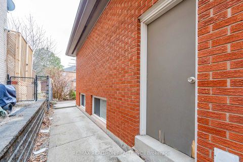 Photo 22 at 209 Crestwood Road, Yorkhill, Vaughan