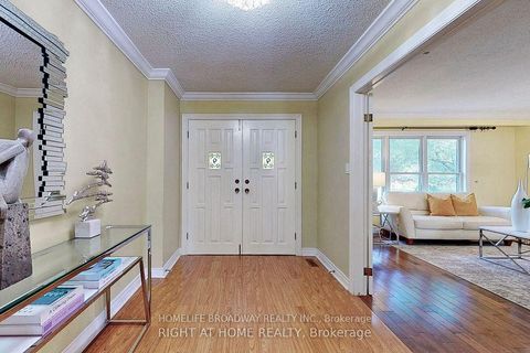Photo 1 at 9 Trillium Drive, Aurora Highlands, Aurora