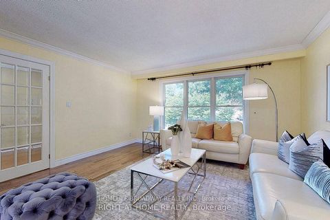 Photo 4 at 9 Trillium Drive, Aurora Highlands, Aurora