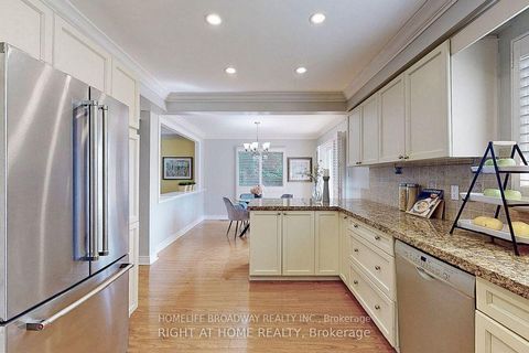 Photo 8 at 9 Trillium Drive, Aurora Highlands, Aurora