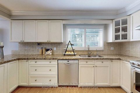 Photo 9 at 9 Trillium Drive, Aurora Highlands, Aurora