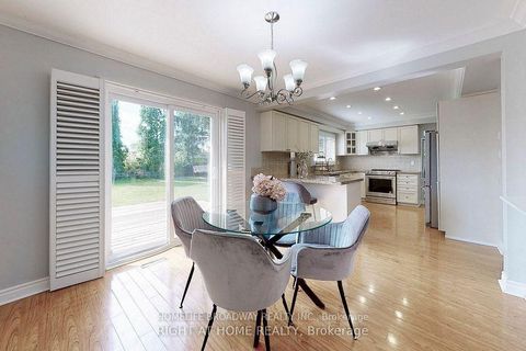 Photo 11 at 9 Trillium Drive, Aurora Highlands, Aurora