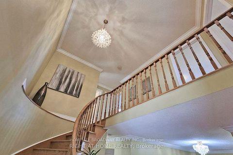 Photo 12 at 9 Trillium Drive, Aurora Highlands, Aurora