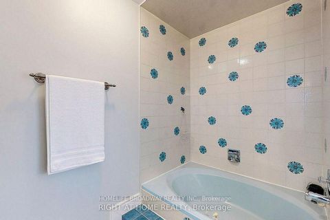 Photo 15 at 9 Trillium Drive, Aurora Highlands, Aurora