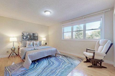Photo 16 at 9 Trillium Drive, Aurora Highlands, Aurora