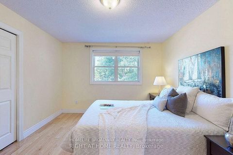 Photo 20 at 9 Trillium Drive, Aurora Highlands, Aurora
