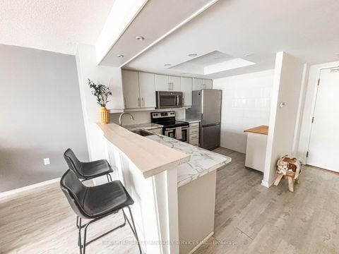 Photo 2 at 813 - 701 King Street W, Niagara, Toronto