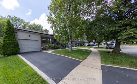 Photo 2 at 28 Tivoli Court, Guildwood, Toronto