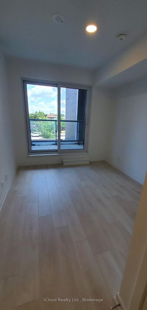 Photo 2 at 210 - 7950 Bathurst Street, Beverley Glen, Vaughan