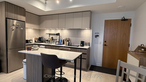 Photo 10 at 210 - 7950 Bathurst Street, Beverley Glen, Vaughan