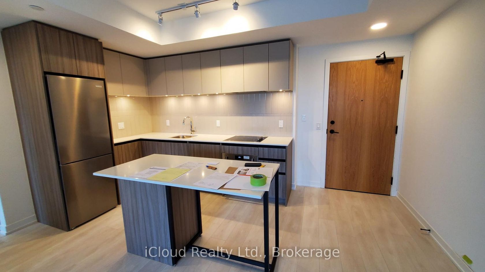 210 - 7950 Bathurst Street, Beverley Glen, Vaughan 