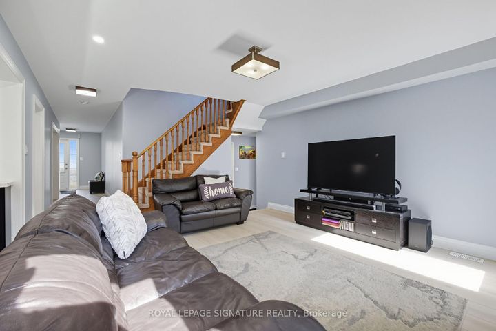 Photo 16 at 2105 Newell Crescent, Orchard, Burlington