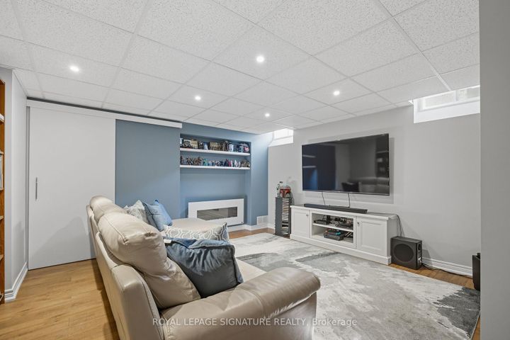 Photo 29 at 2105 Newell Crescent, Orchard, Burlington