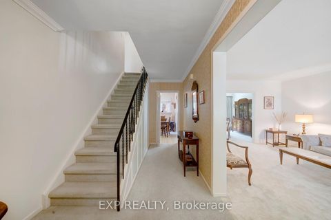 Photo 1 at 6 Queensland Court, West Deane, Toronto