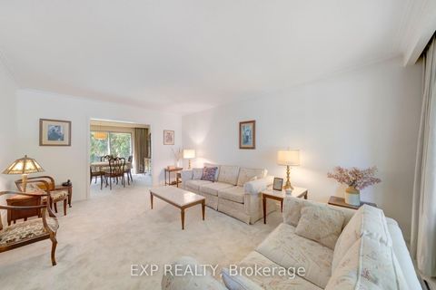 Photo 2 at 6 Queensland Court, West Deane, Toronto