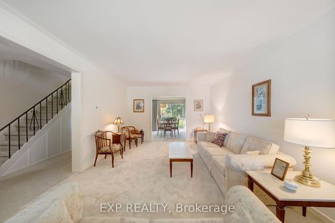 Photo 3 at 6 Queensland Court, West Deane, Toronto